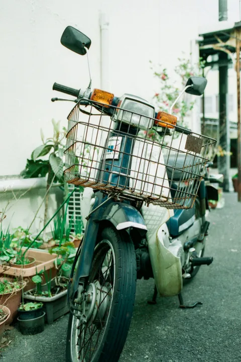 A Cub with a generous front basket. Contemporary photograph by Kumiko SHIMIZU.